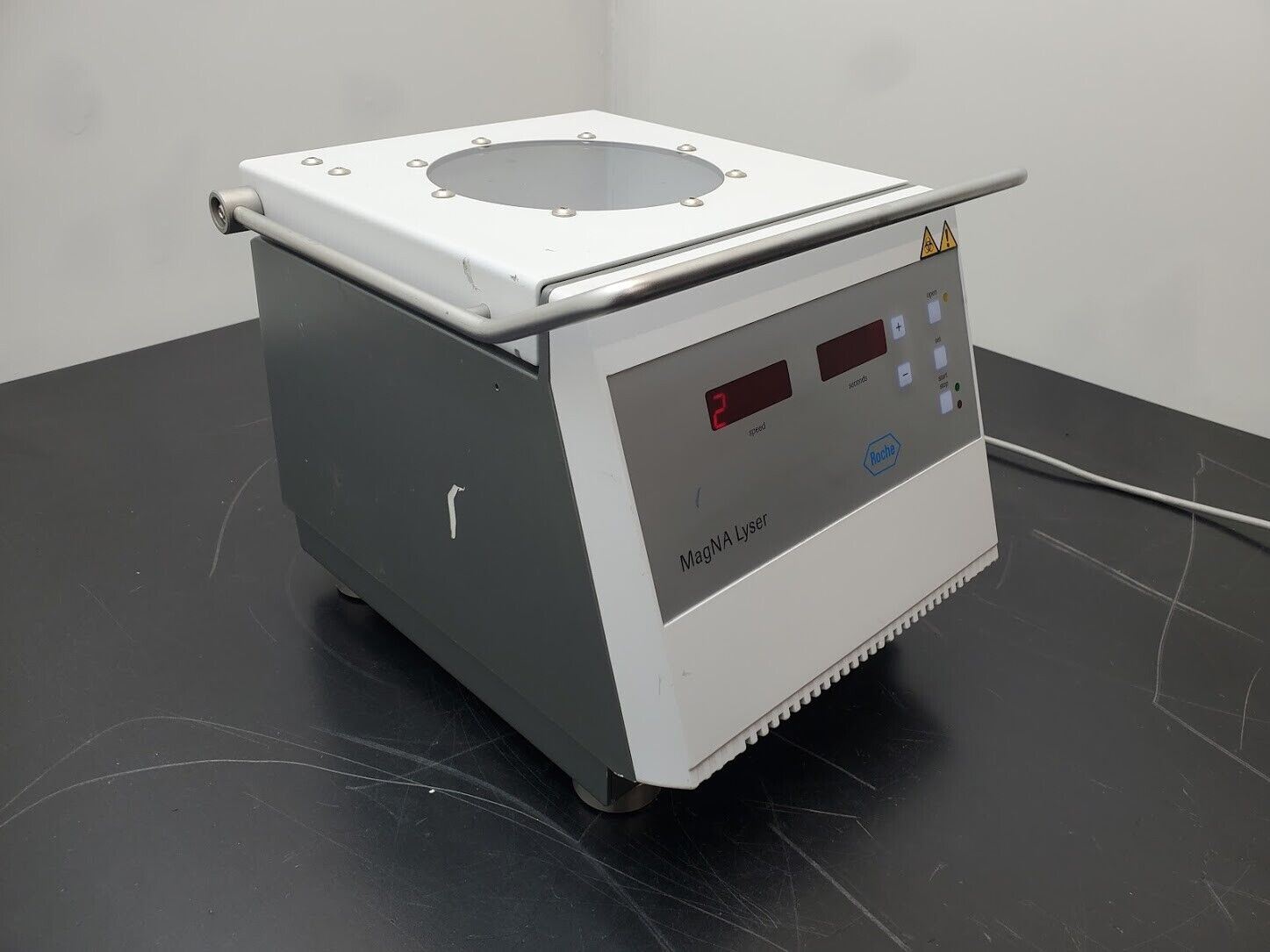 Roche MagNA Lyser Benchtop Homogenizer 7000 RPM  115VAC Tested Working yr: 2014