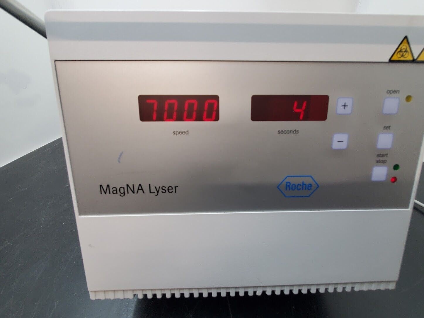 Roche MagNA Lyser Benchtop Homogenizer 7000 RPM  115VAC Tested Working yr: 2014
