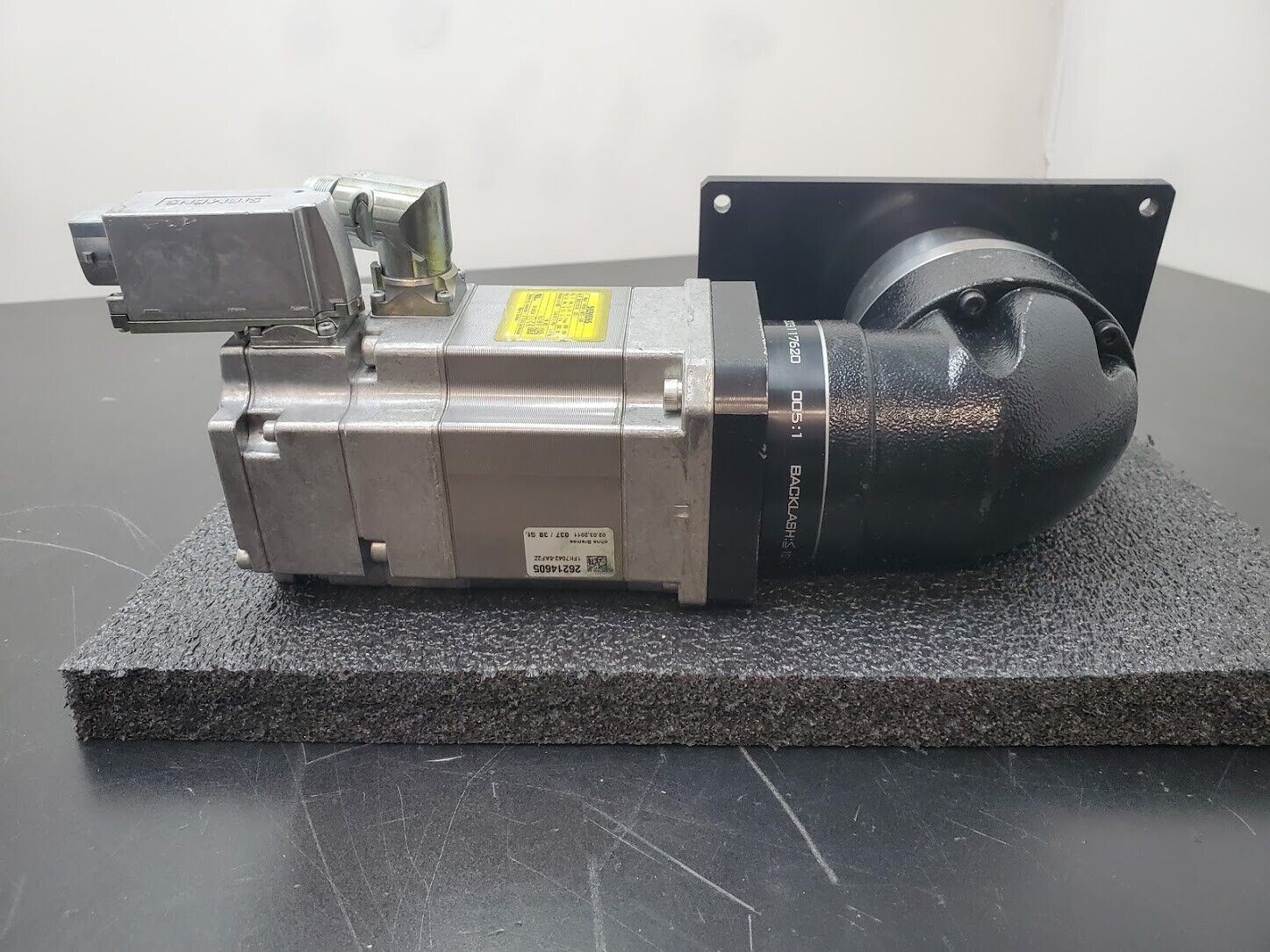 Siemens 1FK7042-5AF21-1UA0 AC Servo Motor Apex AER090 5:1 Right Angle Gearhead