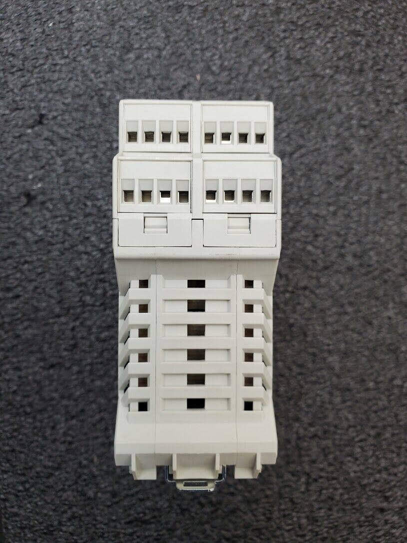 Euchner CES-AR-AES-12, CESARAES12  Safety Unit DIN Rail 4x Safety Relays