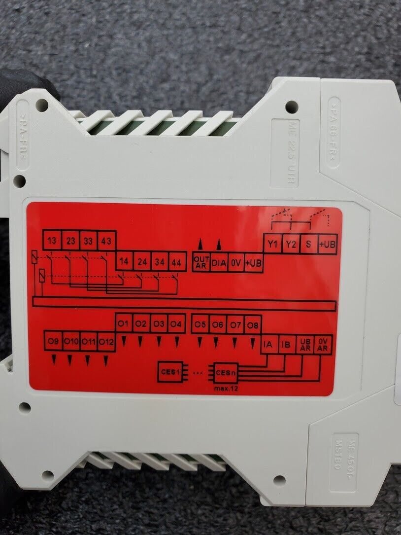 Euchner CES-AR-AES-12, CESARAES12  Safety Unit DIN Rail 4x Safety Relays