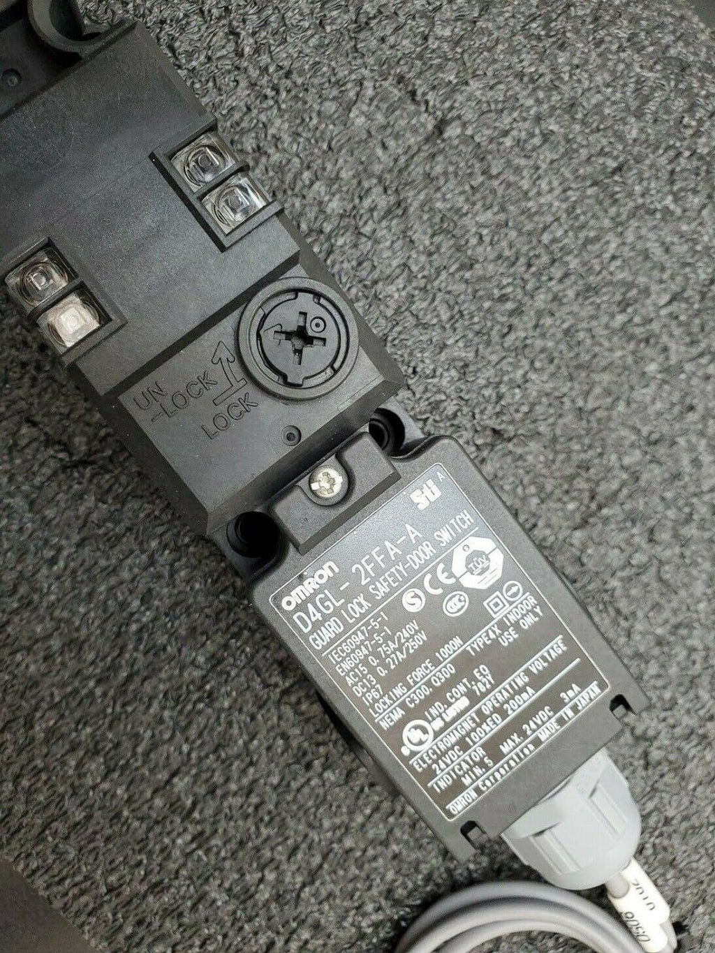 Omron STI D4GL-2FFA-A Guard Lock Safety Door Switch Interlock w/ Manual Override