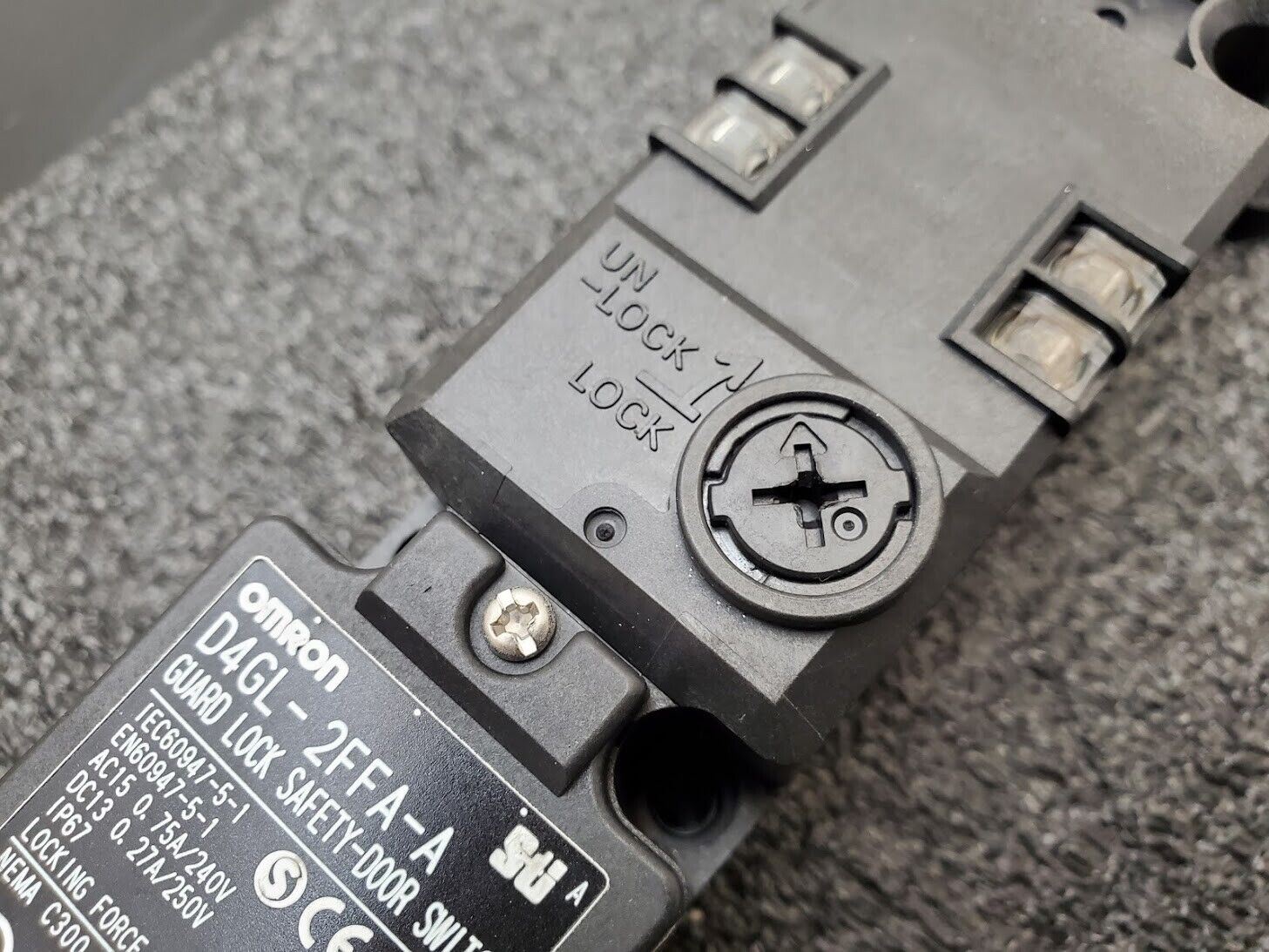 Omron STI D4GL-2FFA-A Guard Lock Safety Door Switch Interlock w/ Manual Override