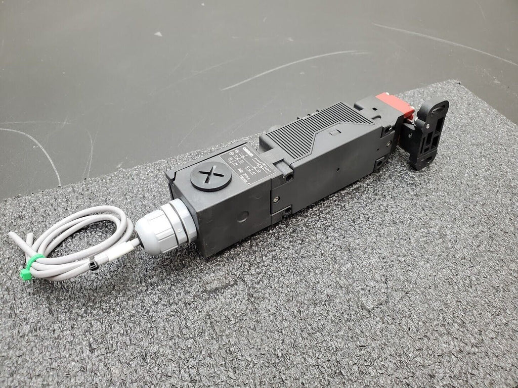 Omron STI D4GL-2FFA-A Guard Lock Safety Door Switch Interlock w/ Manual Override