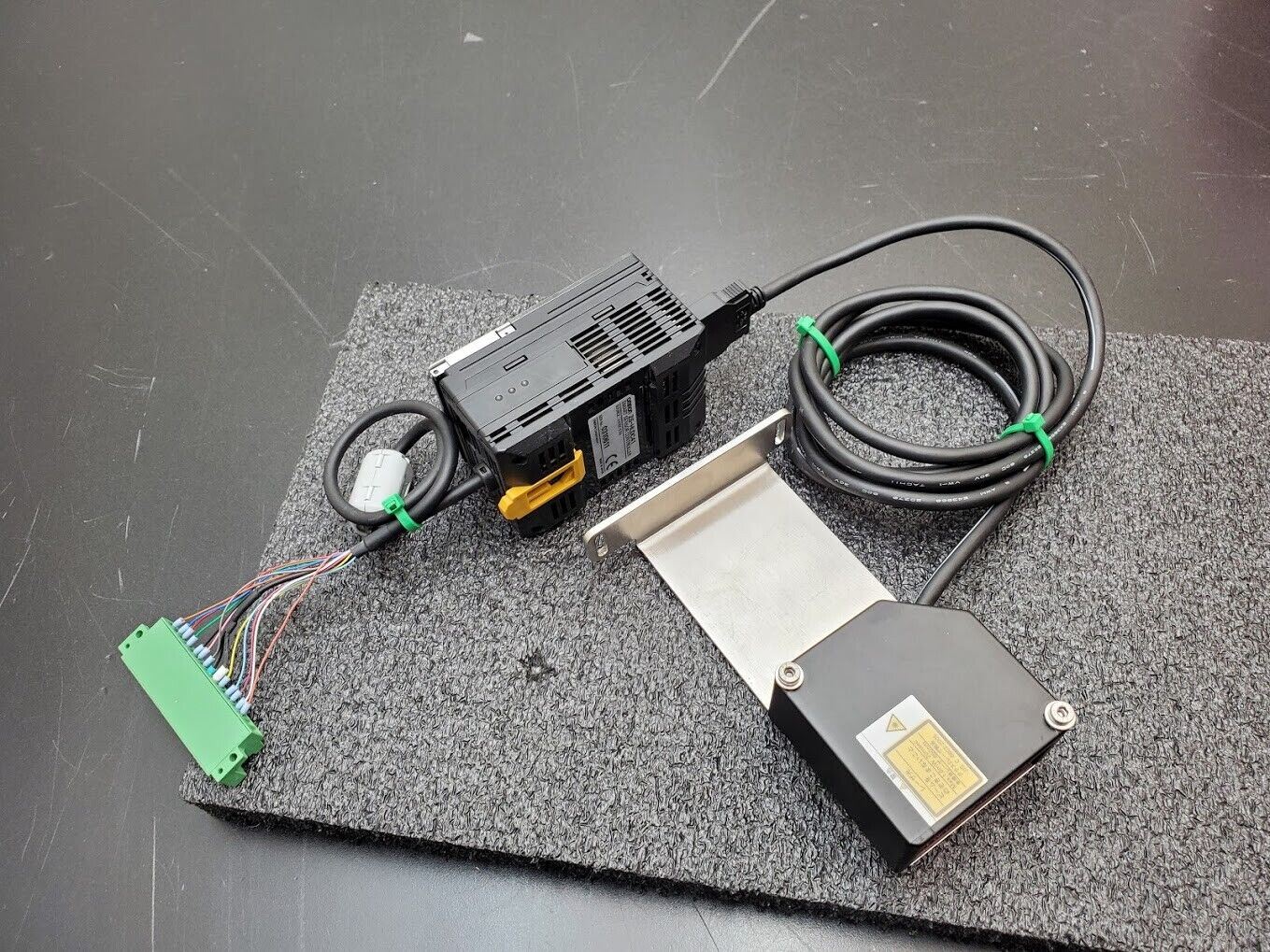 Omron ZS-HLDC41 Smart Sensor Controller + ZS-LD20T Laser Distance Meter Sensor