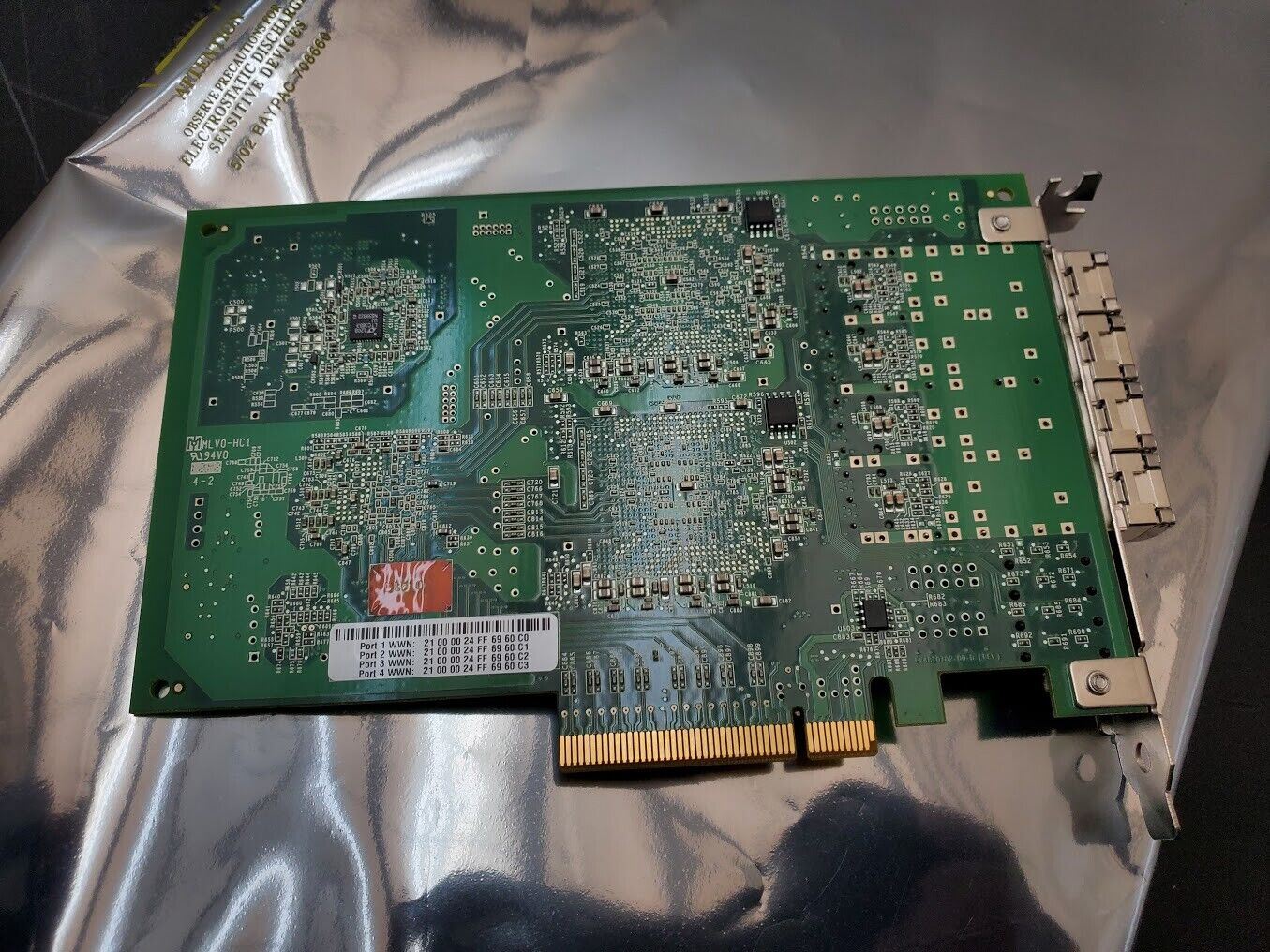 Quad Port QLogic QLE2564 FC HBA PCI-E Fiber Channel 4 Port + 4x 8Gb Transceivers