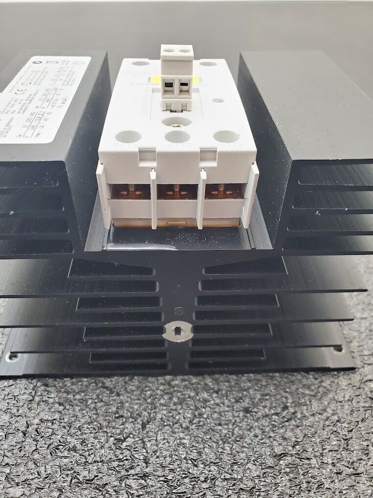 Siemens 3RF2440-1AC45 Solid State Contactor 4-30VDC Coil 3PH 230-600VAC 30A 30HP