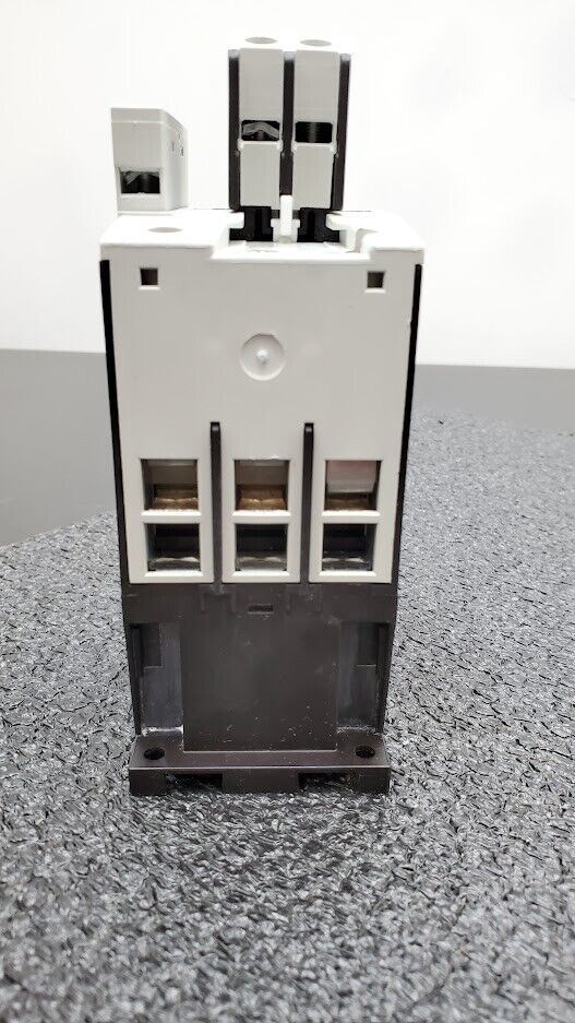EATON DIL M65 XTCE065D Contactor 220/240V 50/60Hz 65 Amp 3-Pole w DIL M150-XHI11