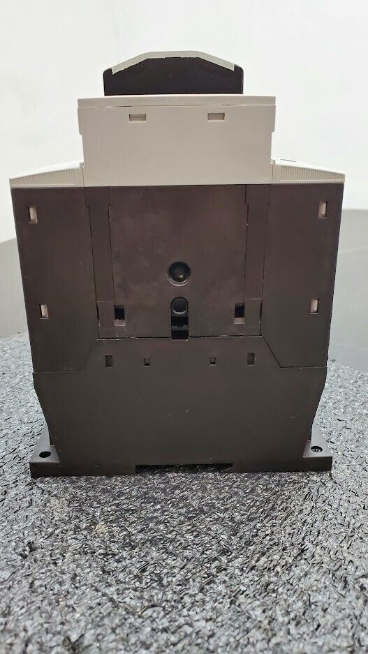 EATON Moeller DIL M50 Contactor 115-600V 3-50HP 80 Amp 3-Pole 24VDC Coil