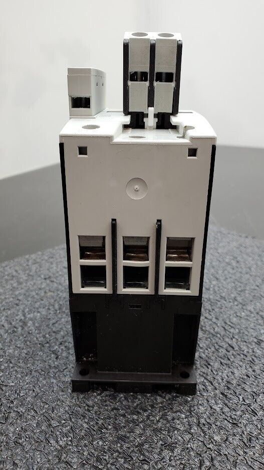 EATON Moeller DIL M50 Contactor 115-600V 3-50HP 80 Amp 3-Pole 24VDC Coil