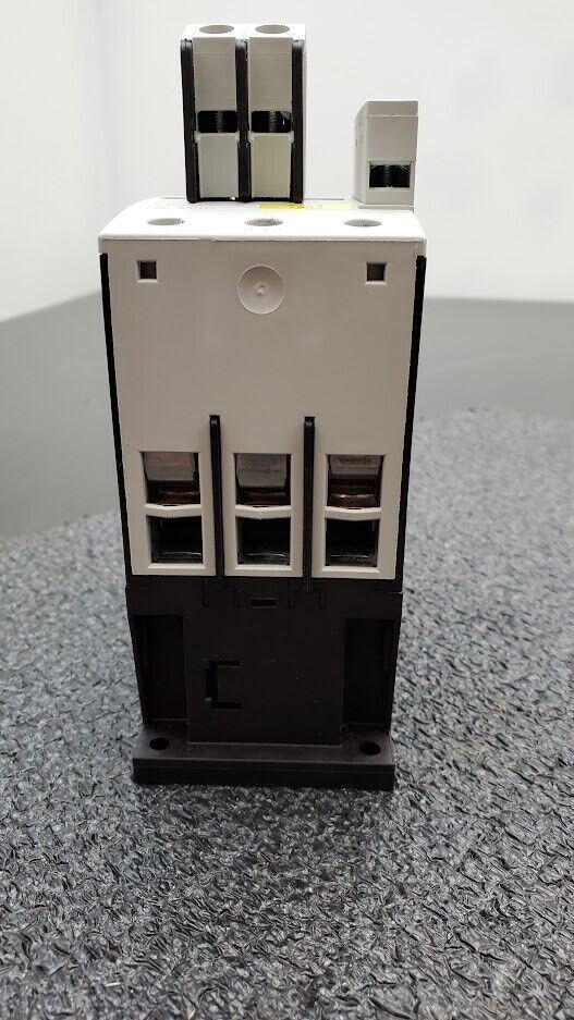 EATON Moeller DIL M50 Contactor 115-600V 3-50HP 80 Amp 3-Pole 24VDC Coil