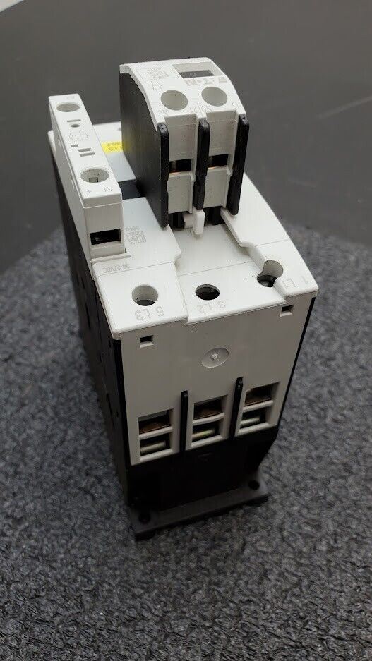 EATON Moeller DIL M50 Contactor 115-600V 3-50HP 80 Amp 3-Pole 24VDC Coil