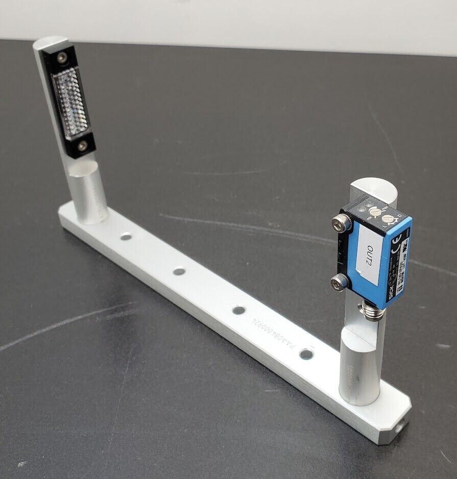 SICK Photoelectric Retro-Reflective Sensor WL140-2P430 w/ P45A Reflector & Mount