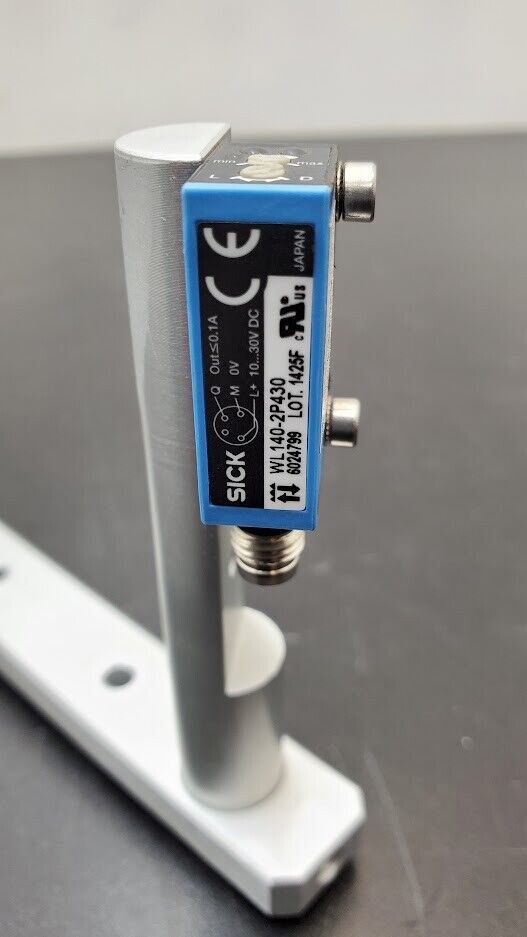 SICK Photoelectric Retro-Reflective Sensor WL140-2P430 w/ P45A Reflector & Mount
