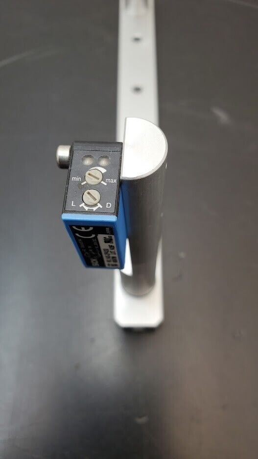 SICK Photoelectric Retro-Reflective Sensor WL140-2P430 w/ P45A Reflector & Mount