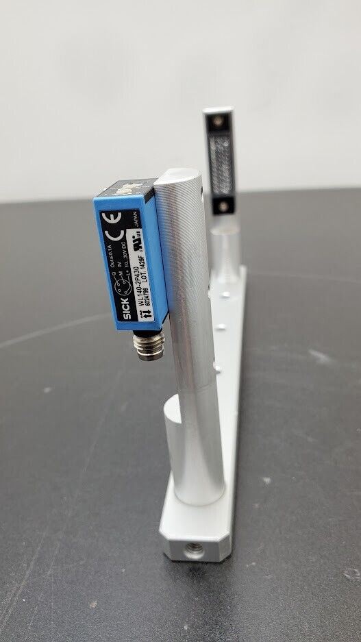 SICK Photoelectric Retro-Reflective Sensor WL140-2P430 w/ P45A Reflector & Mount