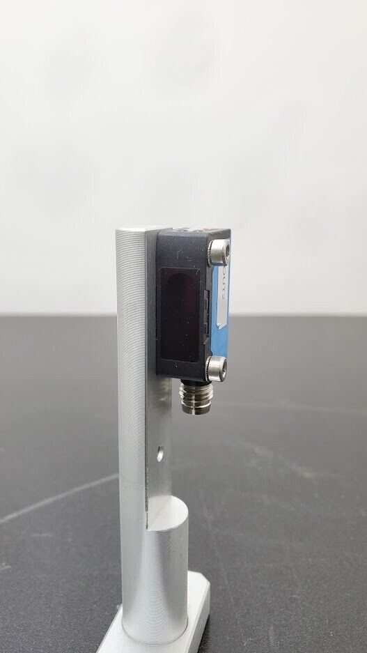 SICK Photoelectric Retro-Reflective Sensor WL140-2P430 w/ P45A Reflector & Mount