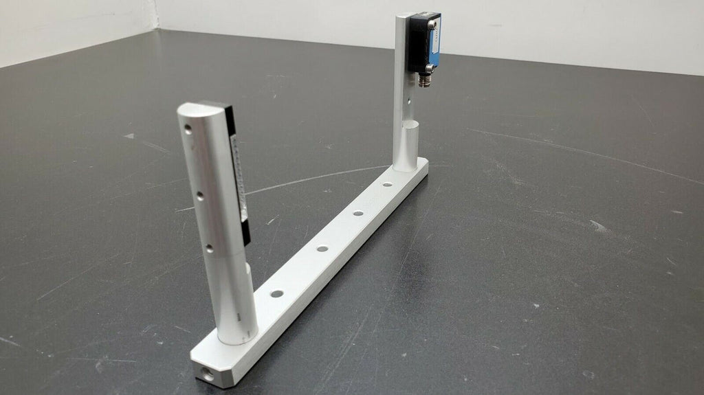 SICK Photoelectric Retro-Reflective Sensor WL140-2P430 w/ P45A Reflector & Mount