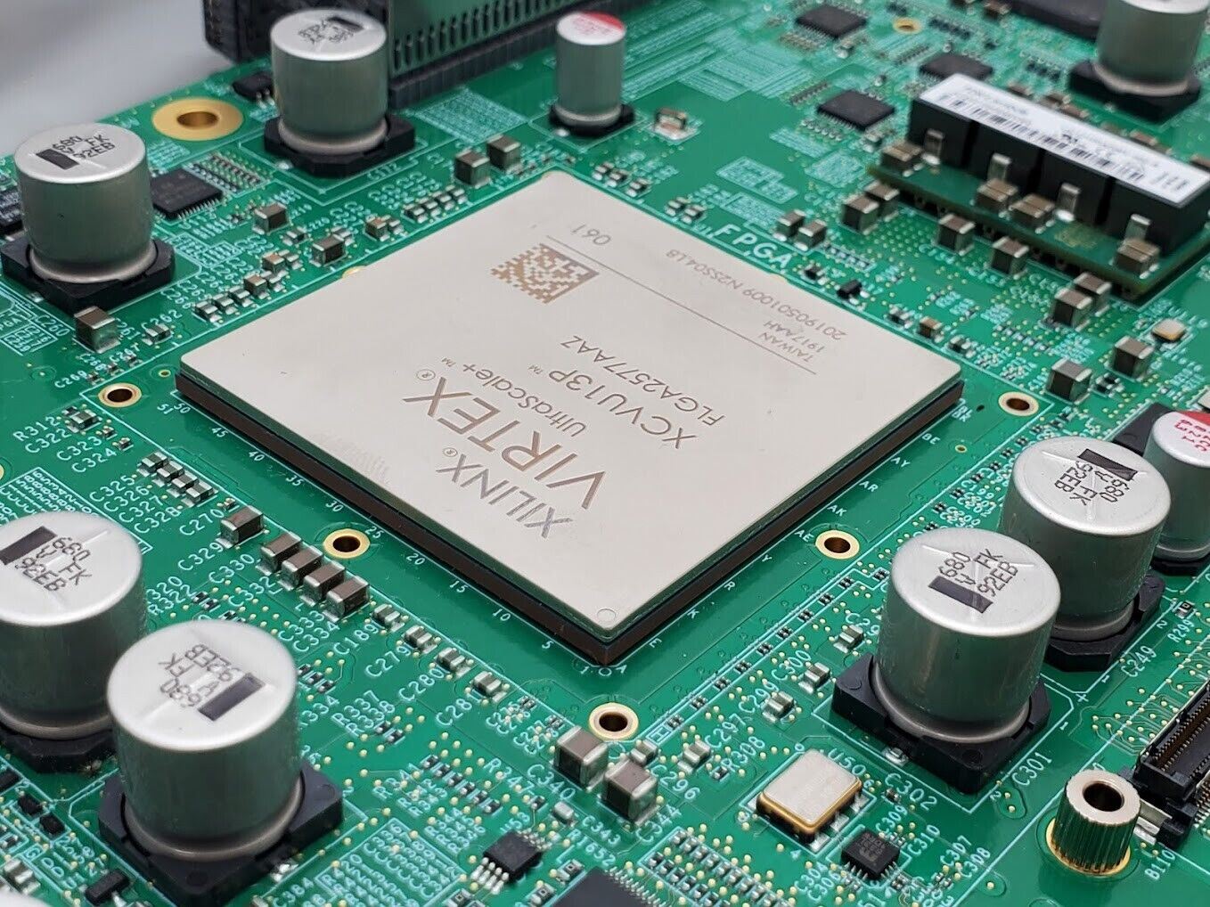 Xilinx Virtex Ultrascale+ XCVU13P FLGA2577AAZ On Board