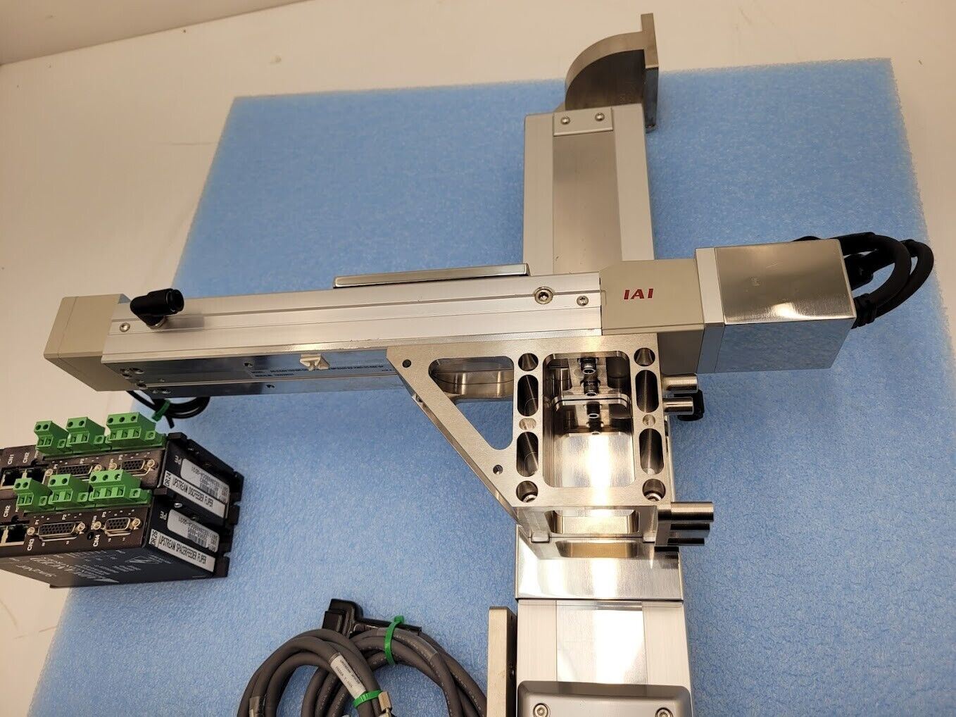 2 Axis IAI Robot Pick and Place ISPD + DS Actuators AMC Servo Drives + Cables B