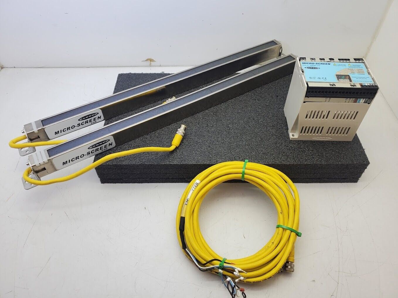 Banner USE2012NP2 & USR2012NP2 MICRO-SCREEN 20" Light Curtain Screen Set B