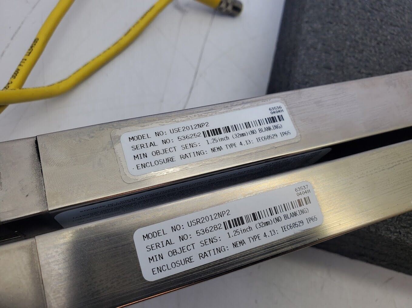 Banner USE2012NP2 & USR2012NP2 MICRO-SCREEN 20" Light Curtain Screen Set B