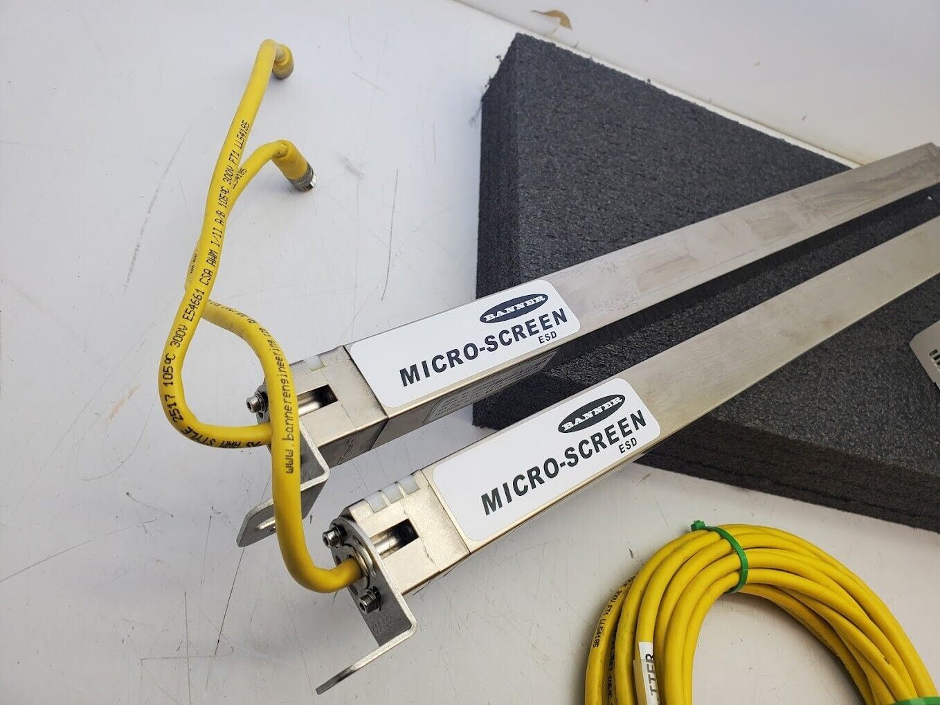 Banner USE2012NP2 & USR2012NP2 MICRO-SCREEN 20" Light Curtain Screen Set B