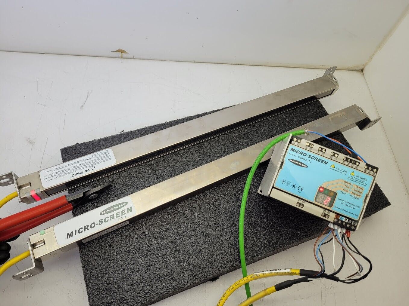 Banner USE2012NP2 & USR2012NP2 MICRO-SCREEN 20" Light Curtain Screen Set Tested