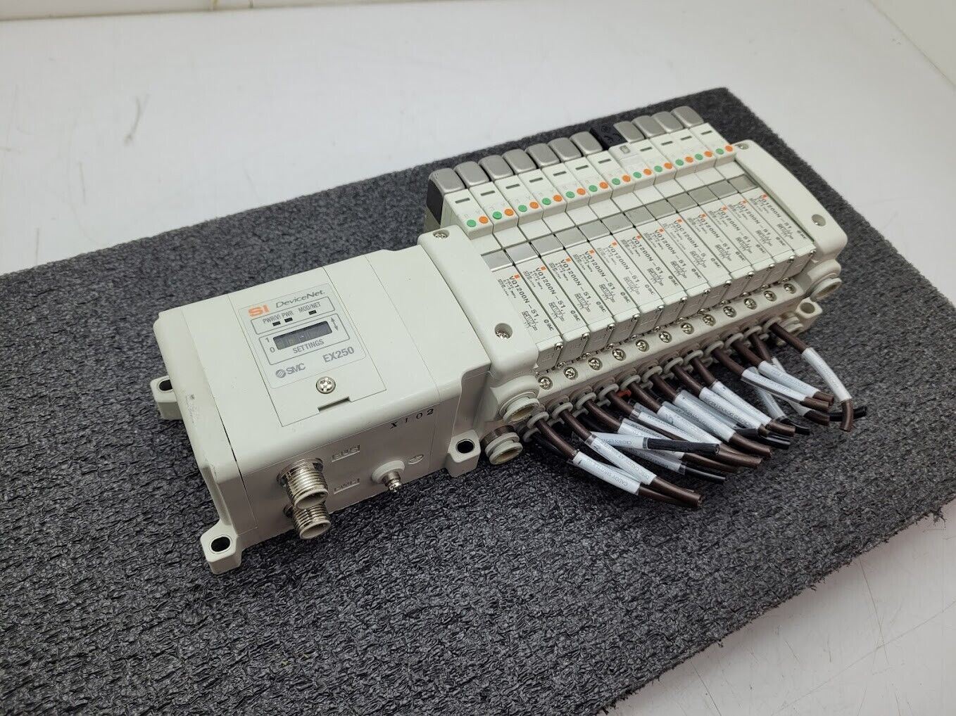 SMC SI Air EX250 SDN1 DeviceNet w 12x VQ1200N-5 -51 Solenoid Valve Block