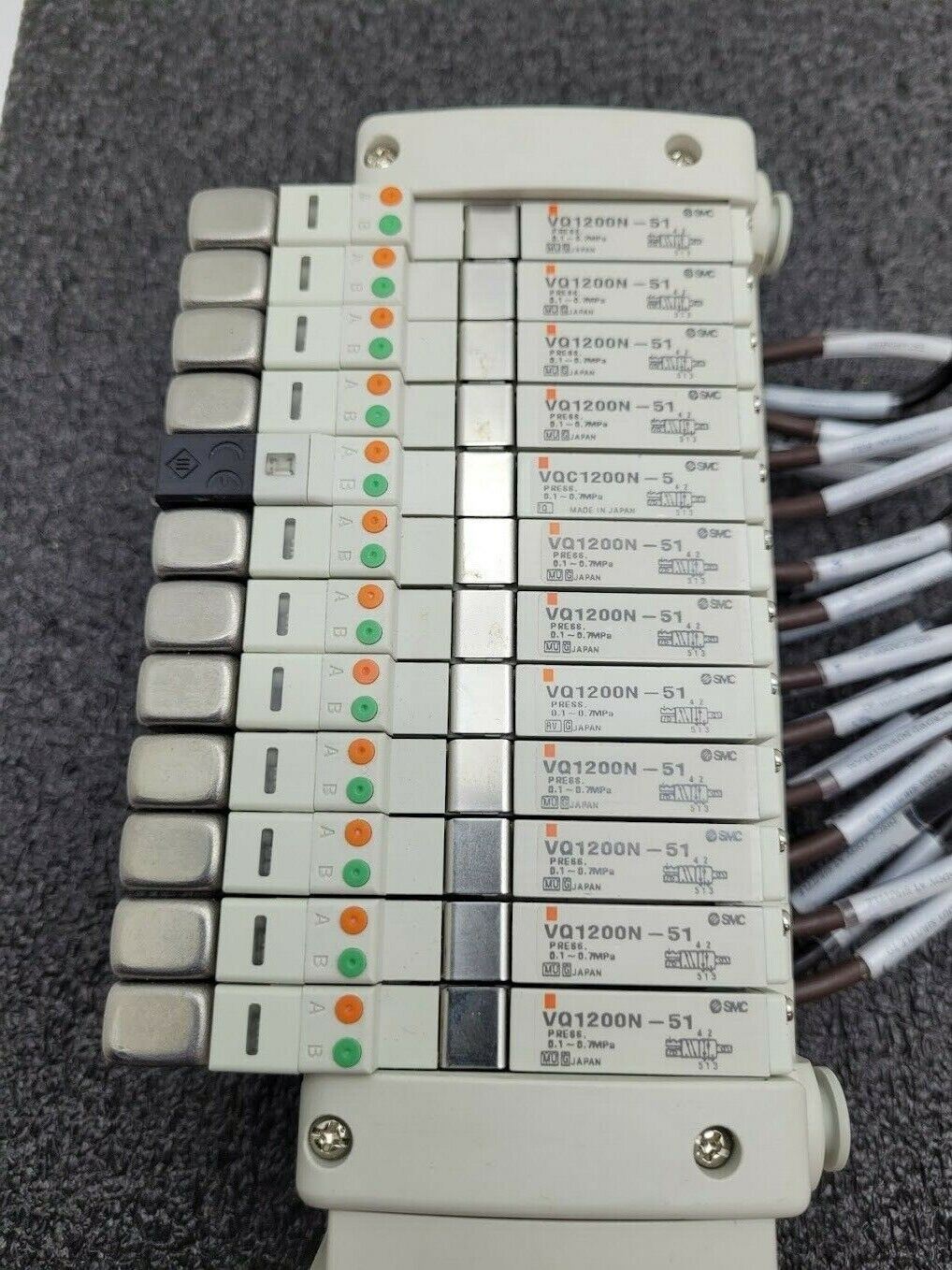 SMC SI Air EX250 SDN1 DeviceNet w 12x VQ1200N-5 -51 Solenoid Valve Block