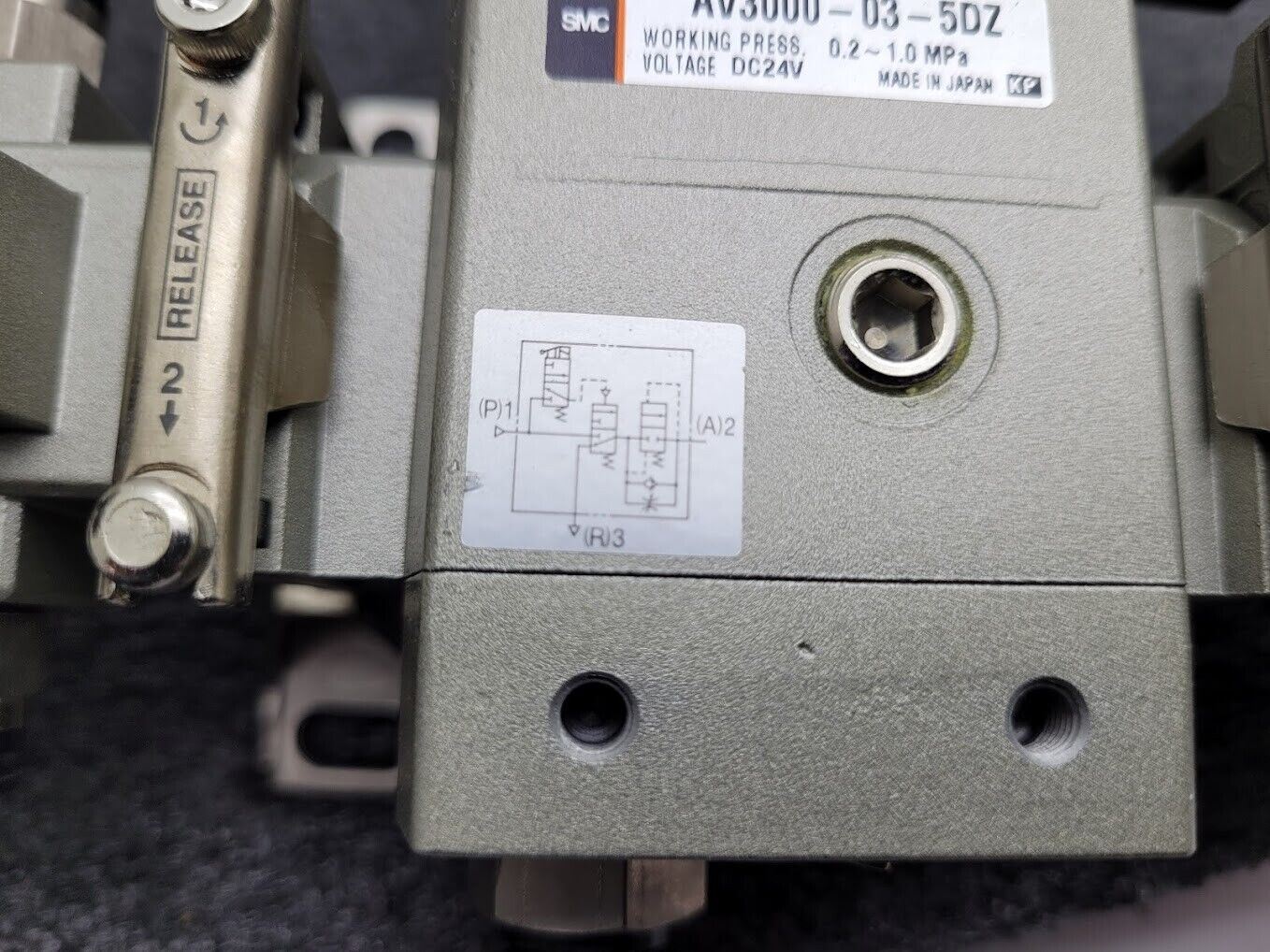 SMC Regulator NAW3000-N02 Stack On/Off 2x AV3000-03-5DZ 24VDC Soft Start Valves