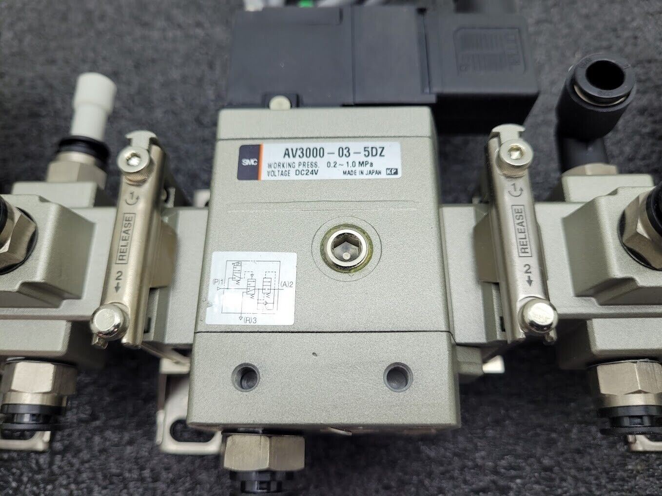 SMC Regulator NAW3000-N02 Stack On/Off 2x AV3000-03-5DZ 24VDC Soft Start Valves