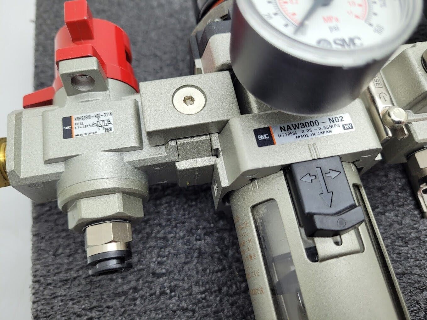 SMC Regulator NAW3000-N02 Stack On/Off 2x AV3000-03-5DZ 24VDC Soft Start Valves