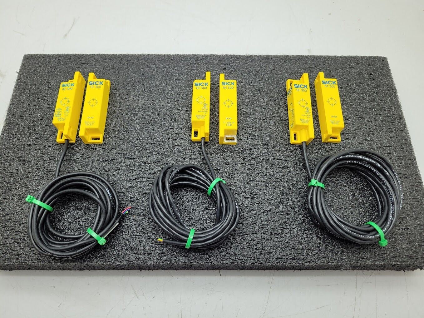 Lot of 3 Sick RE300-DA03P Safety Switch Non Contact w/Actuator 5' Cable 6025080