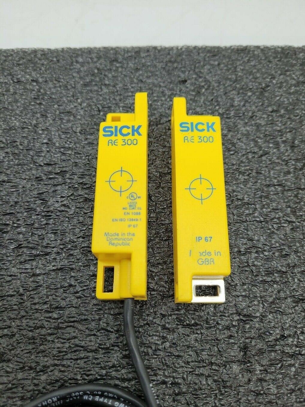 Lot of 3 Sick RE300-DA03P Safety Switch Non Contact w/Actuator 5' Cable 6025080