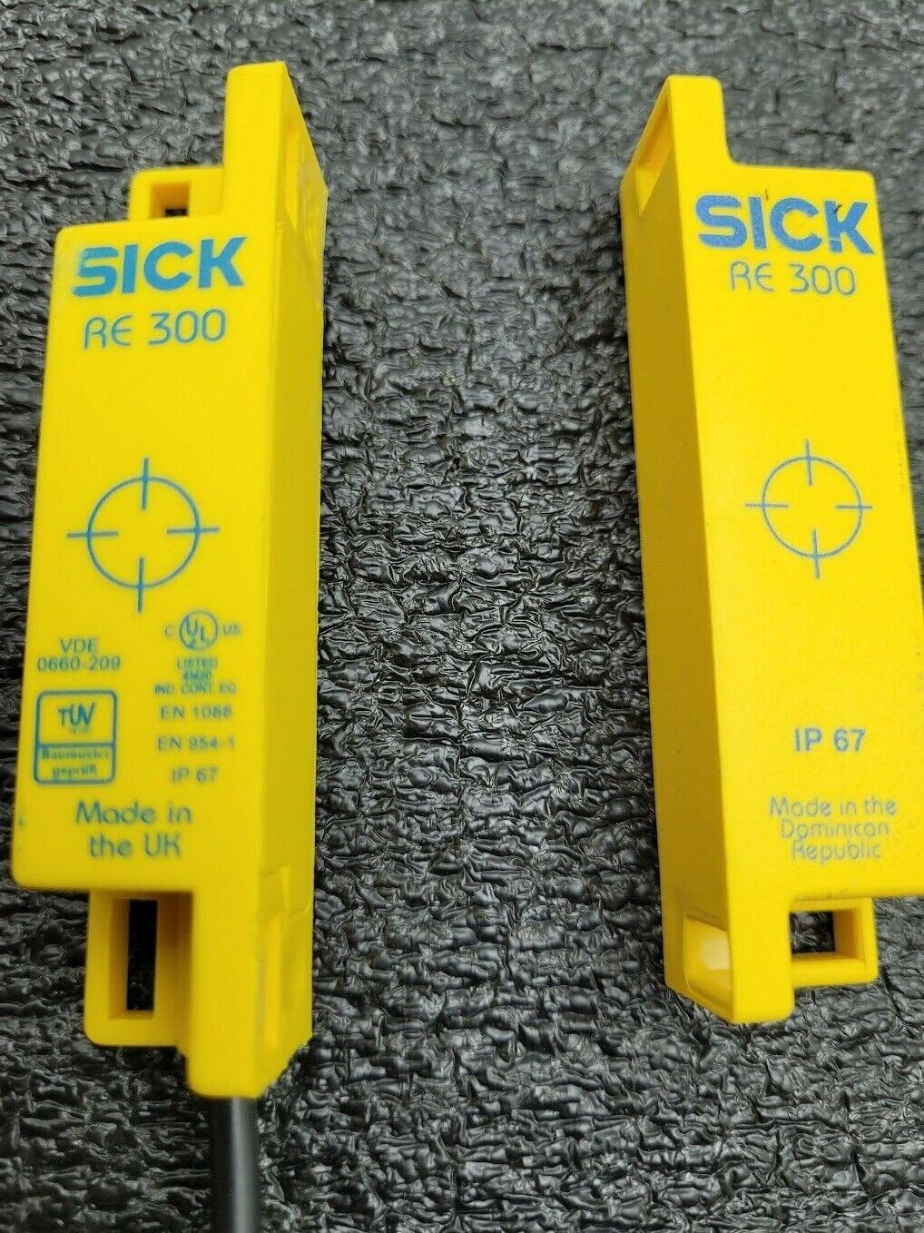 Lot of 3 Sick RE300-DA03P Safety Switch Non Contact w/Actuator 5' Cable 6025080