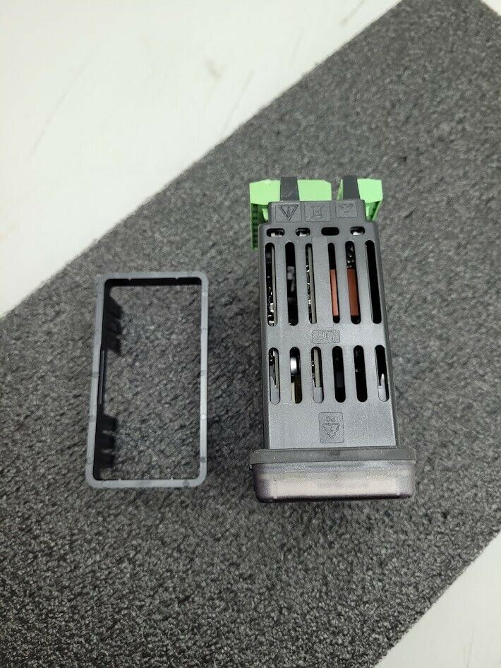 Watlow EZ-ZONE Digital Process Temperature Controller PM8C1CJ-AAFAAAA 1/8 Din