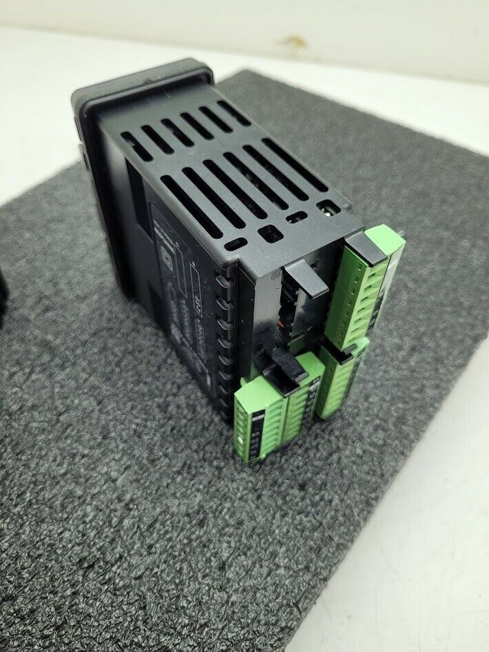 Watlow EZ-ZONE Digital Process Temperature Controller PM8C1CJ-AAFAAAA 1/8 Din