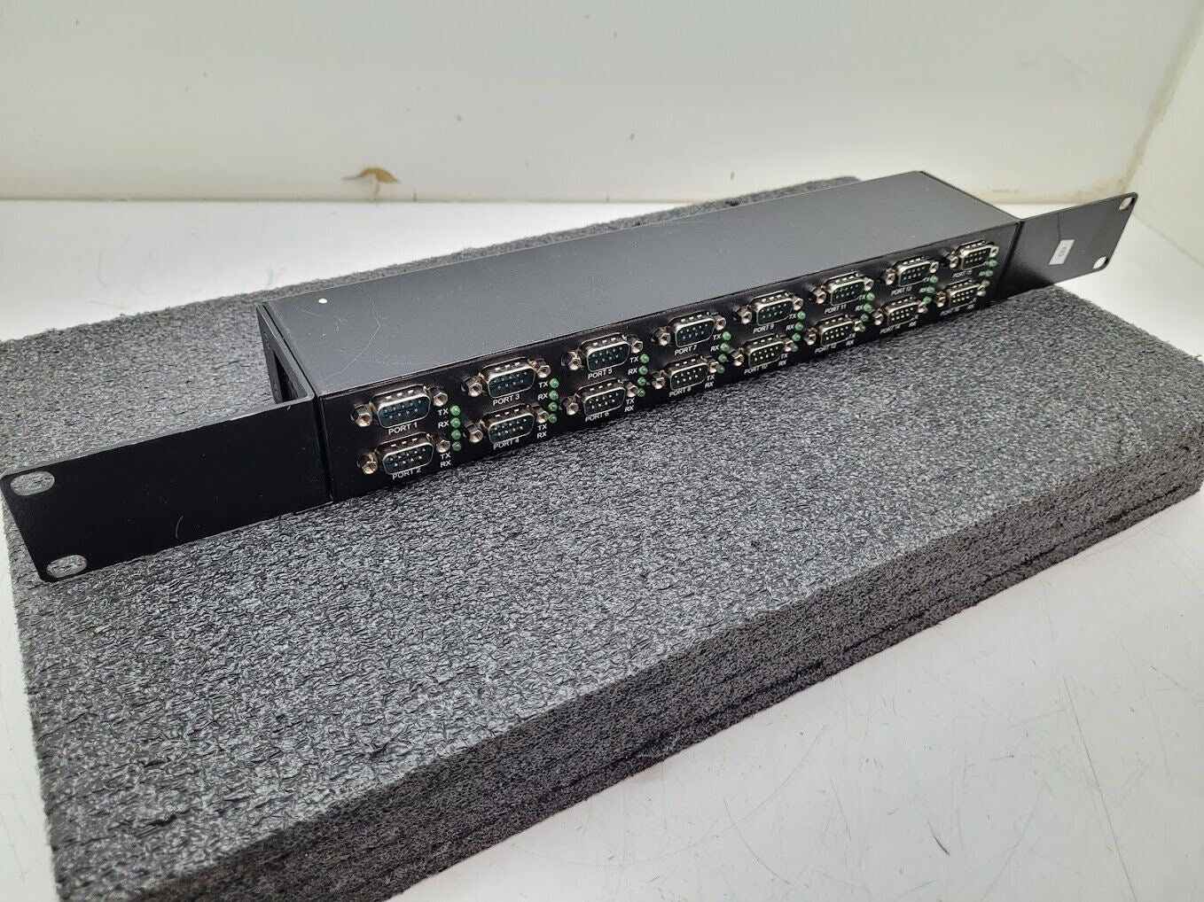 USC CoolGear USB 2.0 to 16-port RS232 Serial Adapter USB-RS232 Adapter 7-24VDC