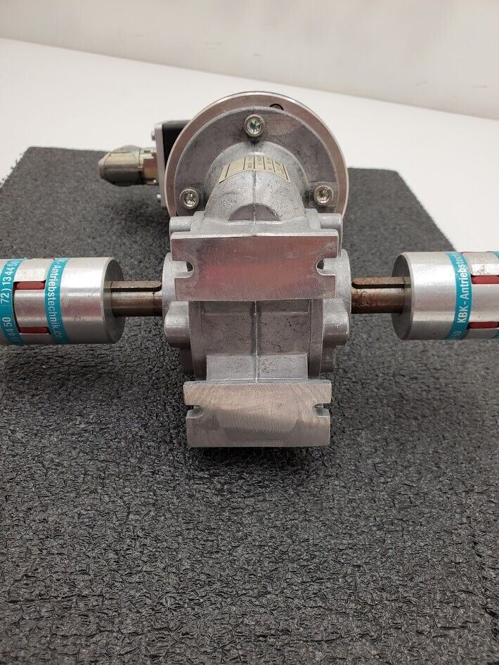 Lenze SSN40-1GDAR-063C22 Servo Motor SSN40-1FDAR 15:1 Gear Reducer Dual Shaft