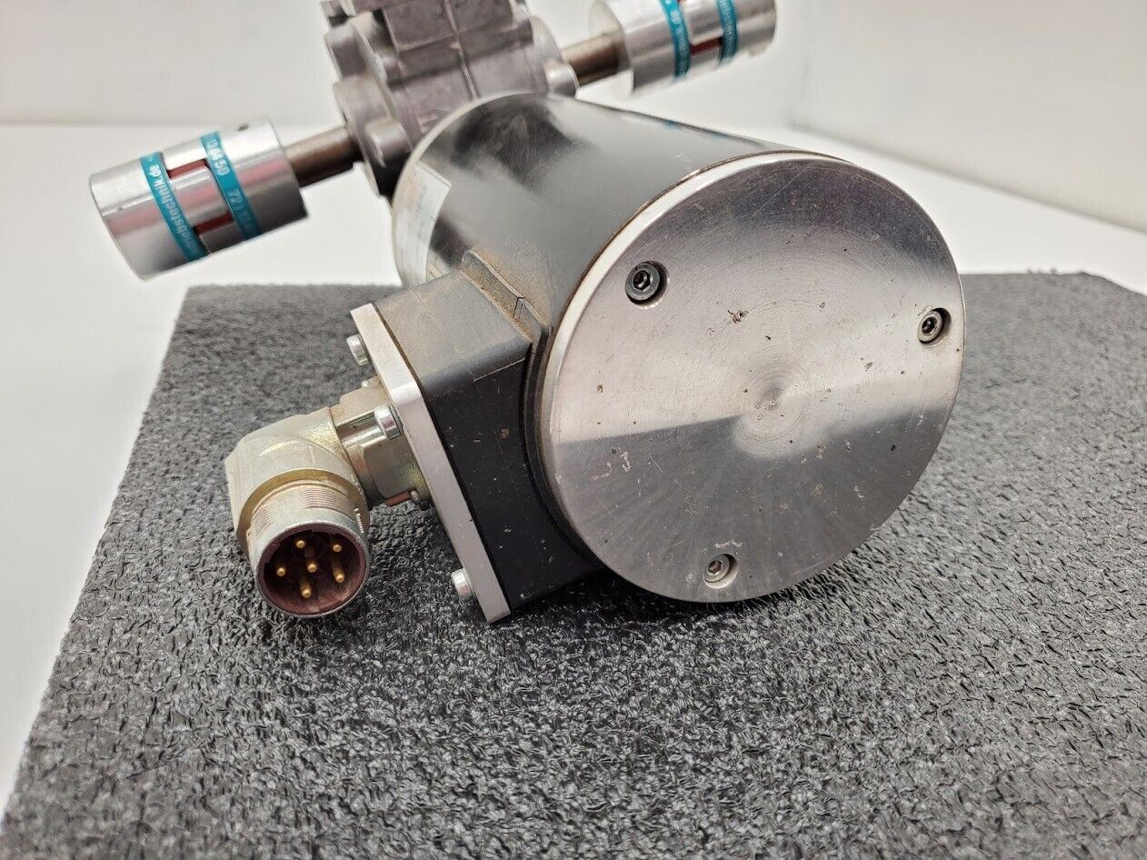 Lenze SSN40-1GDAR-063C22 Servo Motor SSN40-1FDAR 15:1 Gear Reducer Dual Shaft