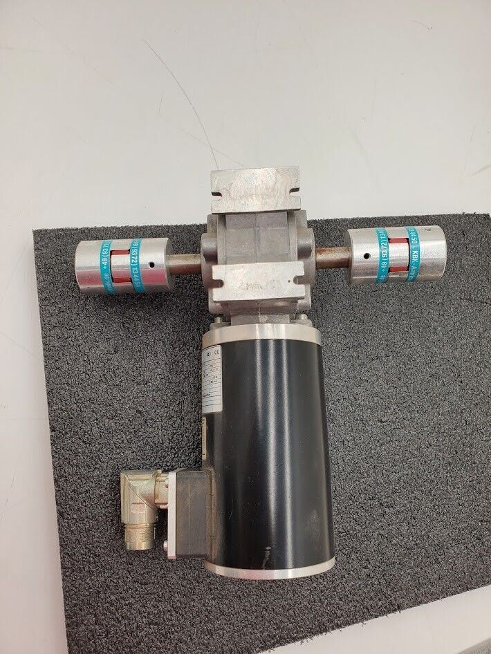 Lenze SSN40-1GDAR-063C22 Servo Motor SSN40-1FDAR 15:1 Gear Reducer Dual Shaft