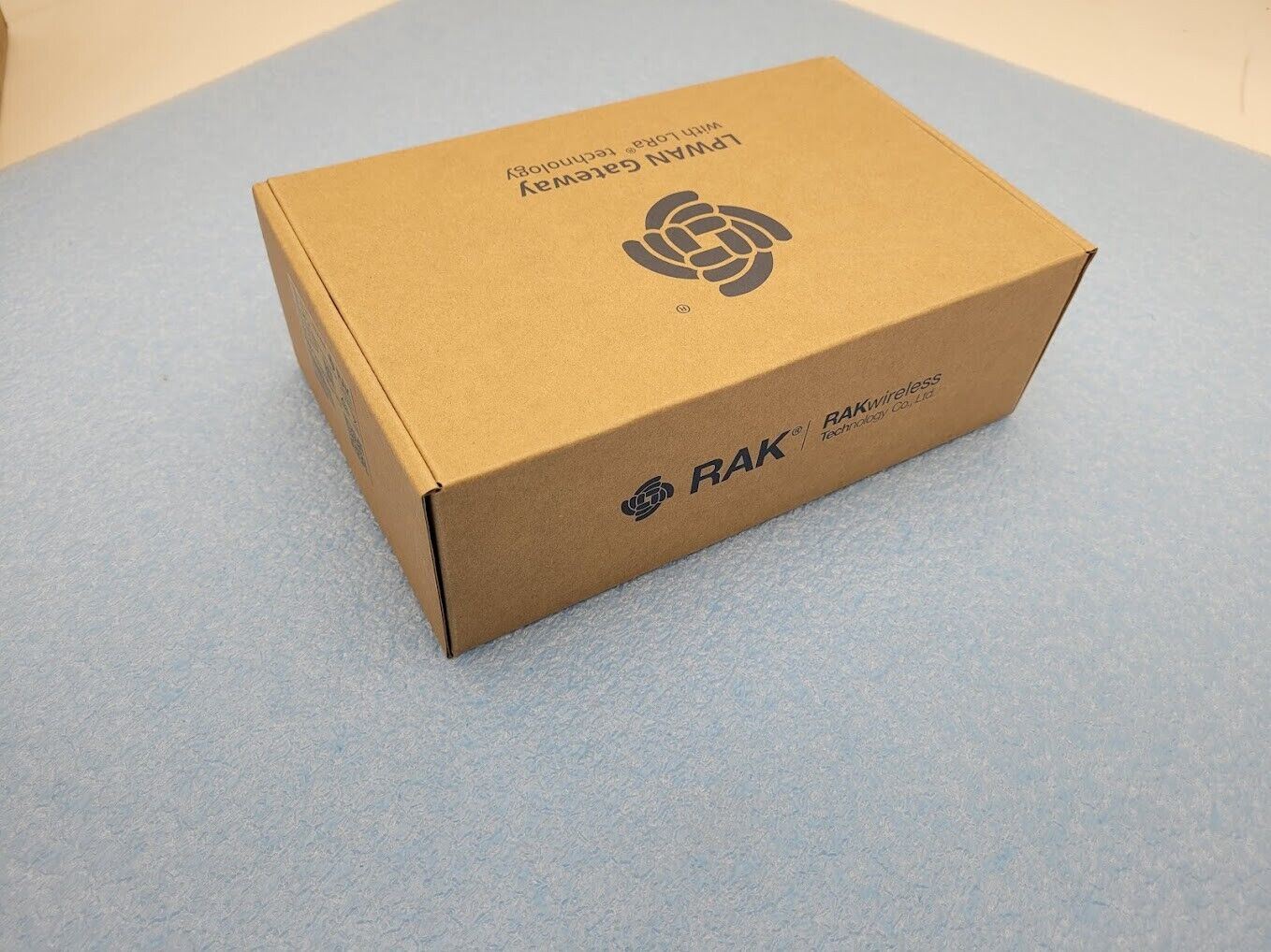 RAK v2 Wireless Hotspot Helium HNT Miner 915 MHz In Hand Same Day Shipping
