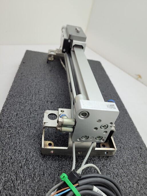 FESTO DGC-18-200-GF-PPV-A 532446 Linear Drive Pneumatic Actuator 200mm Travel