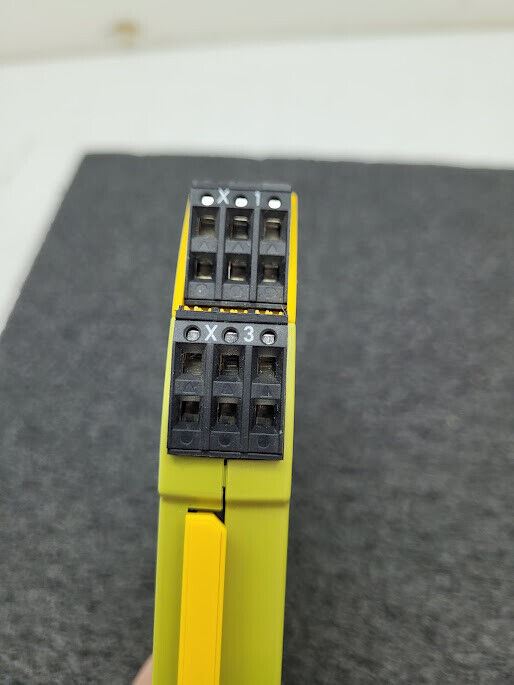 PILZ PNOZ PNOZsigma Safety Relay S3C24VDC 2N/O 751103 24 VDC 2.5W relay DIN Rail