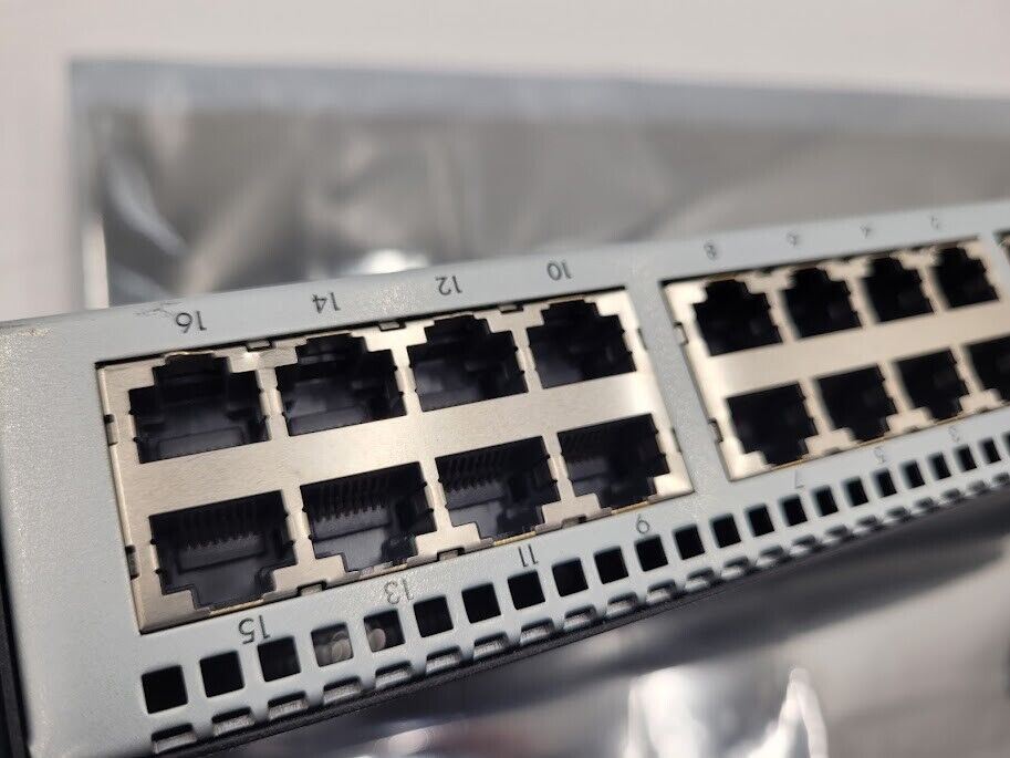 HP Hewlett Packard AF652A KVM Switch 16 Ports Rack Mount Ears 764366-001