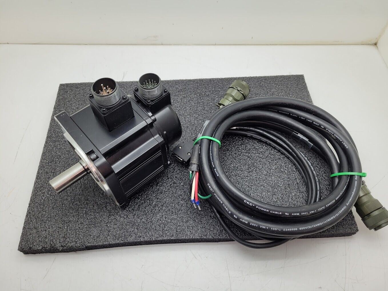 Automation Direct Sure Servo Motor SVM-210 AC 1kW 200V 5.6A 2000RPM w/ Cables