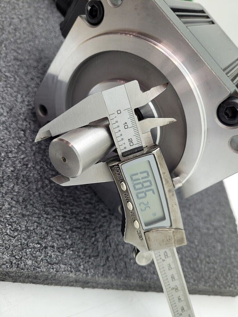 Automation Direct Sure Servo Motor SVM-210 AC 1kW 200V 5.6A 2000RPM w/ Cables