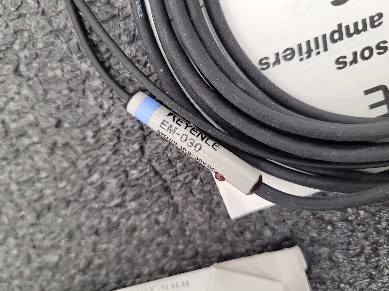 Keyence Proximity Sensor Switch EM-030 EM030 NIB NPN: 200 mA (40 V)max 10-30VDC