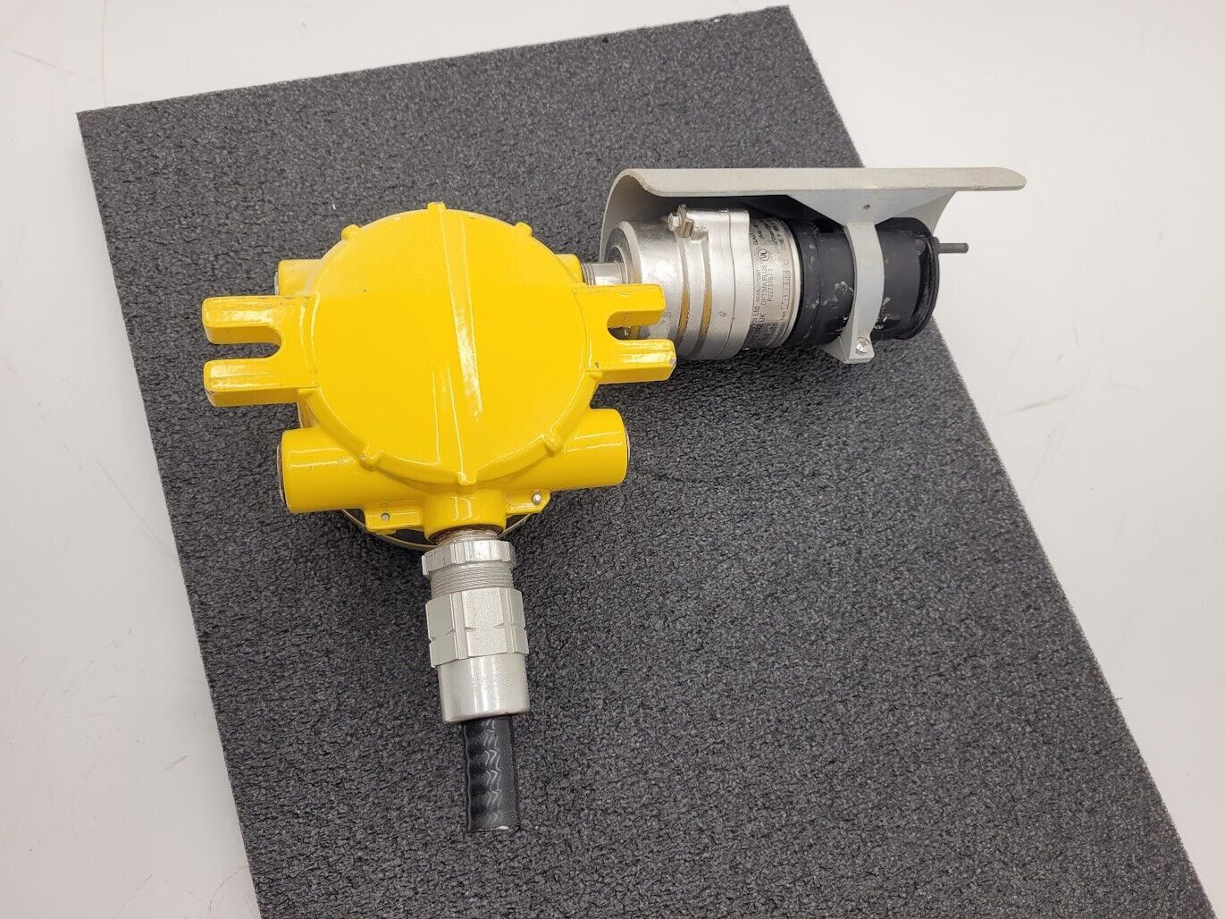 Honeywell XNX Universal Infrared 2108B Sensor Gas Detection Head Transmitter